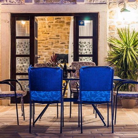 Holiday Home Sandra Sukosan Ngoại thất bức ảnh