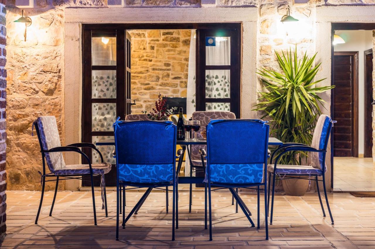 Holiday Home Sandra Sukosan Ngoại thất bức ảnh