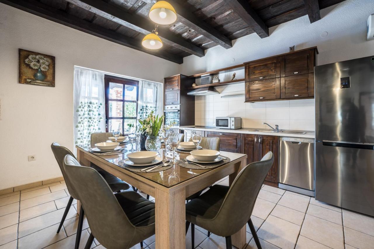 Holiday Home Sandra Sukosan Ngoại thất bức ảnh