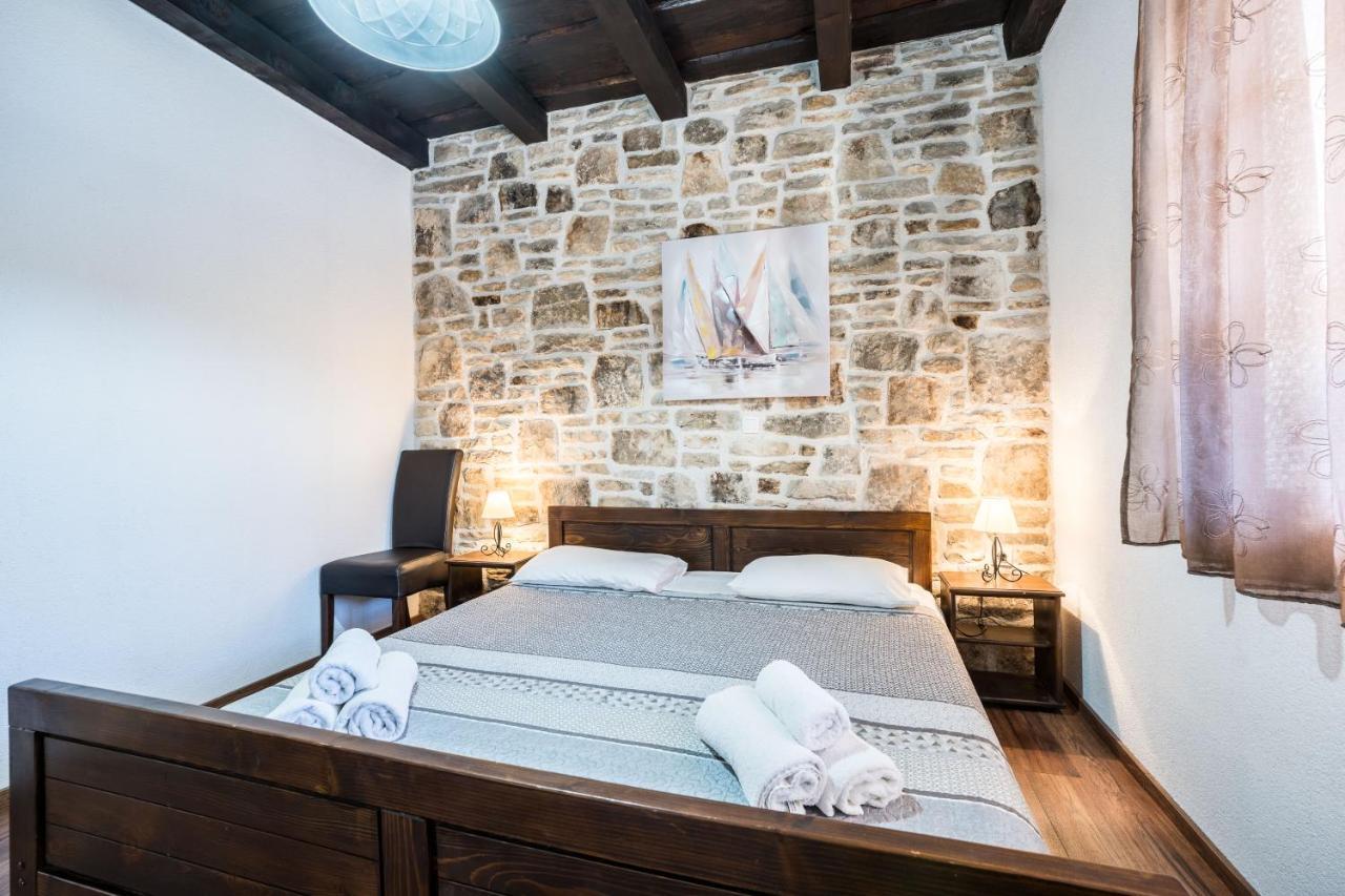 Holiday Home Sandra Sukosan Ngoại thất bức ảnh