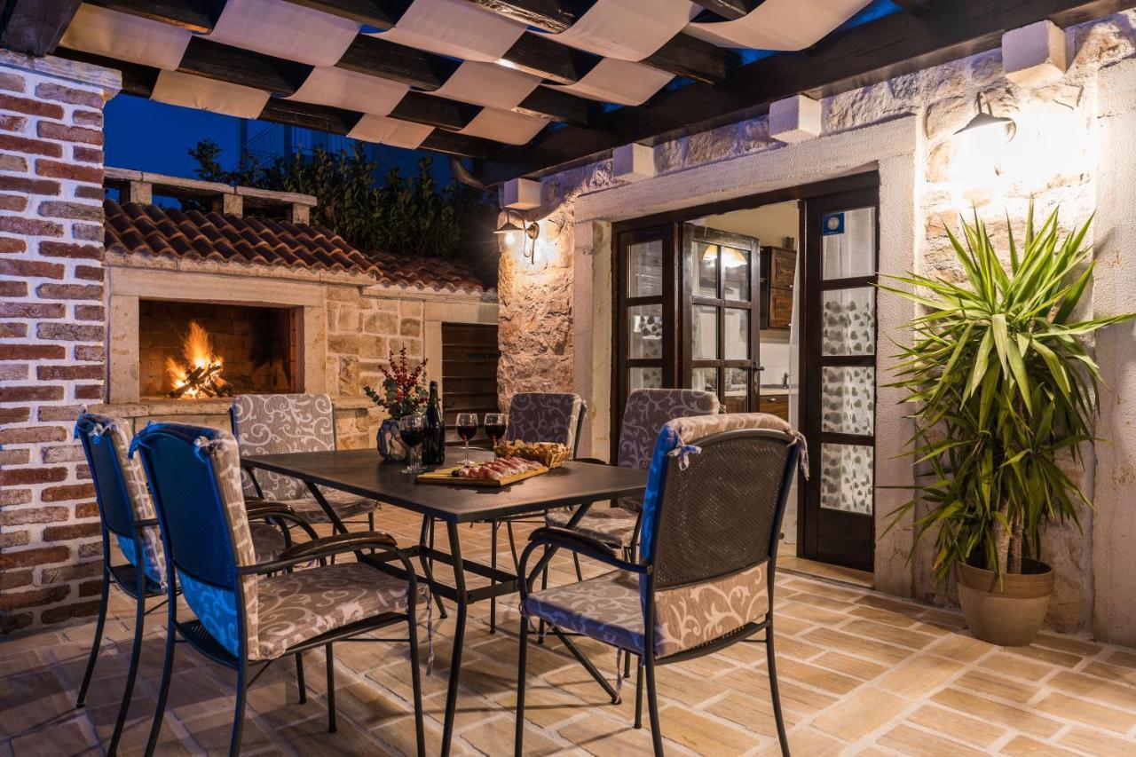 Holiday Home Sandra Sukosan Ngoại thất bức ảnh