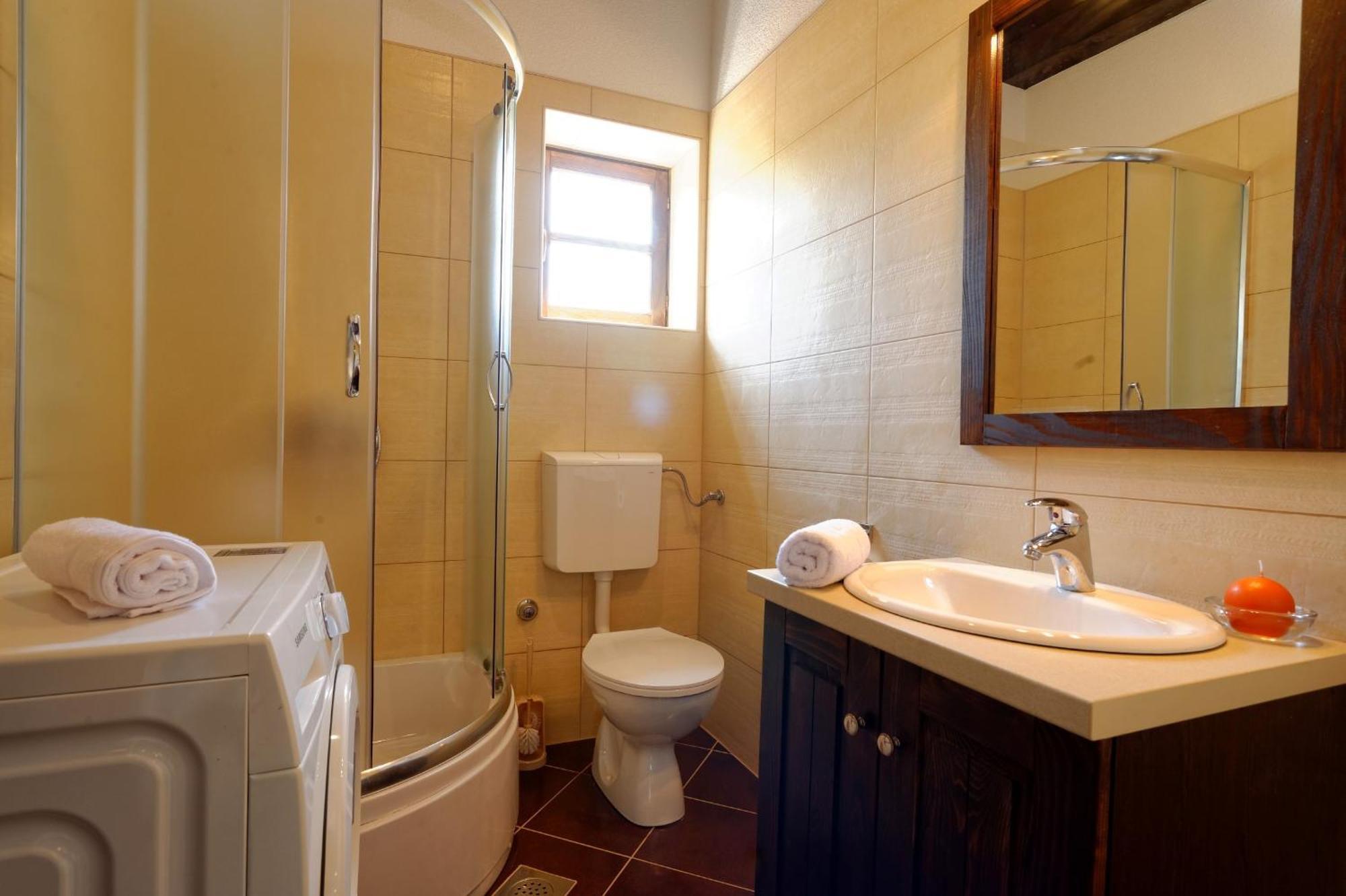 Holiday Home Sandra Sukosan Ngoại thất bức ảnh